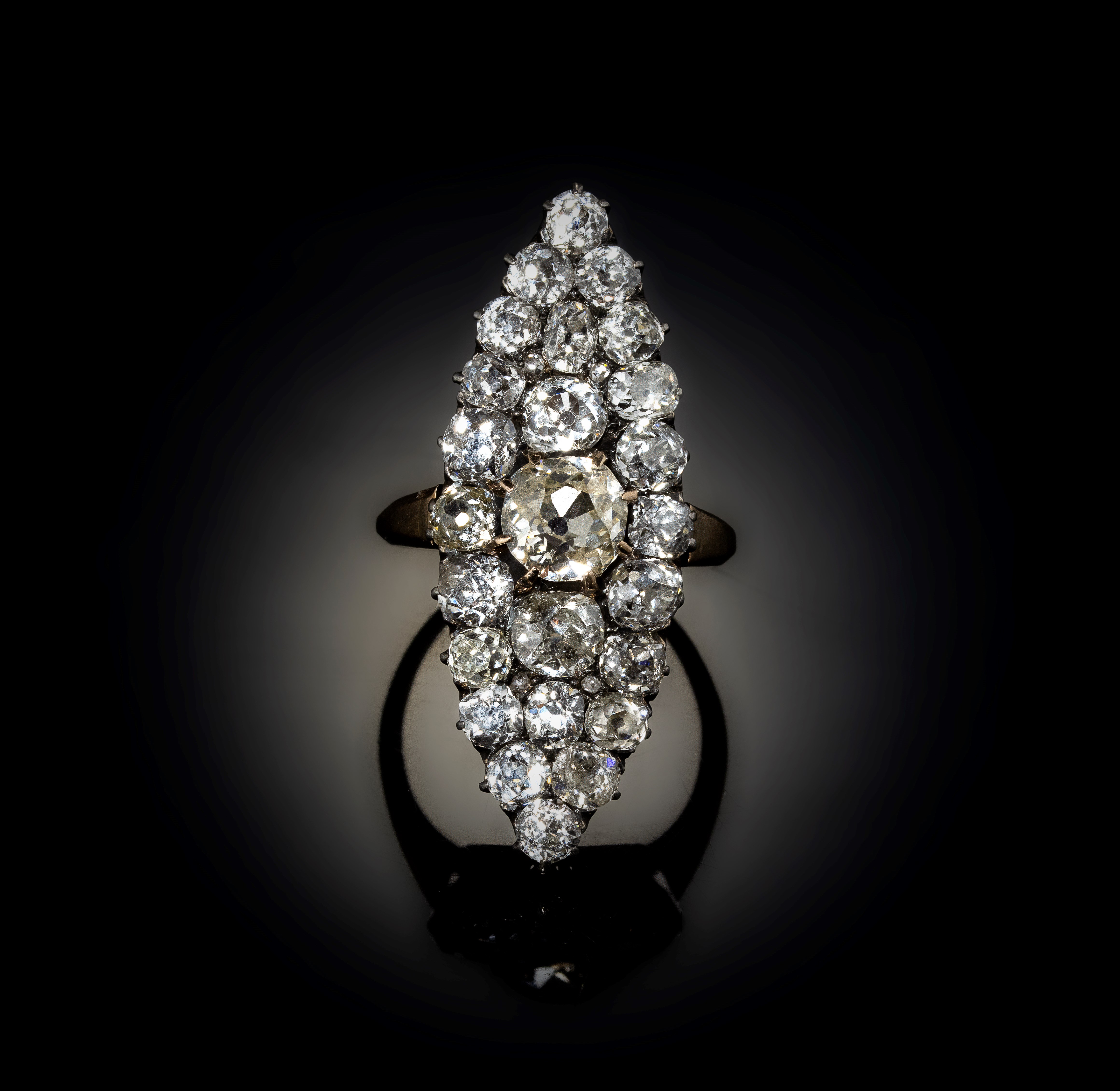 A Late 19th century Navette Cluster gold ring with diamonds.